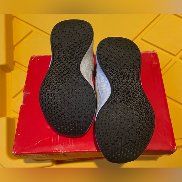 NEW - Kids Roav Slip-on’s by New Balance - Picture 4 of 4